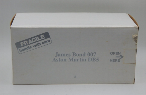 Danbury Mint 1:24 Scale Diecast James Bond 007 Aston Martin DB5 w/ Original Box - Picture 14 of 14