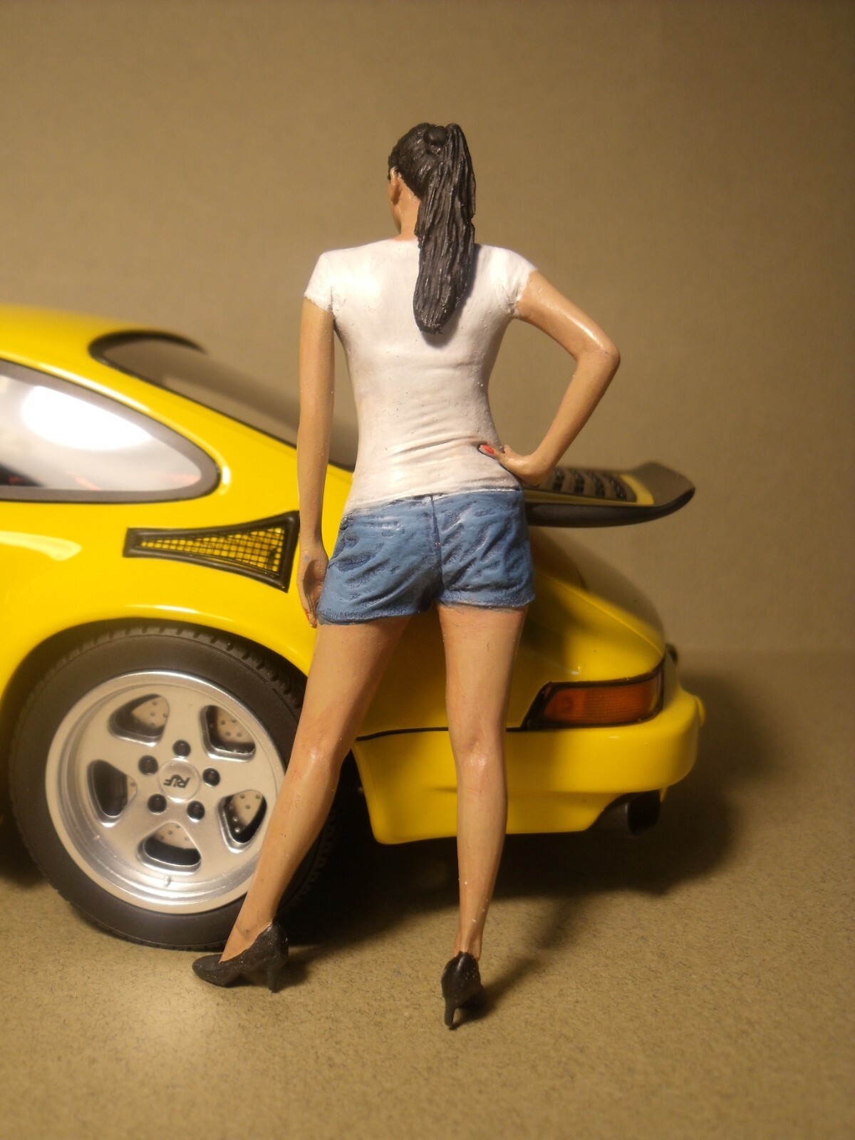 Figurine 1/18 Fille PAULINE VROOM Non Peinte En Résine - Pour MINICHAMPS NOREV SPARK