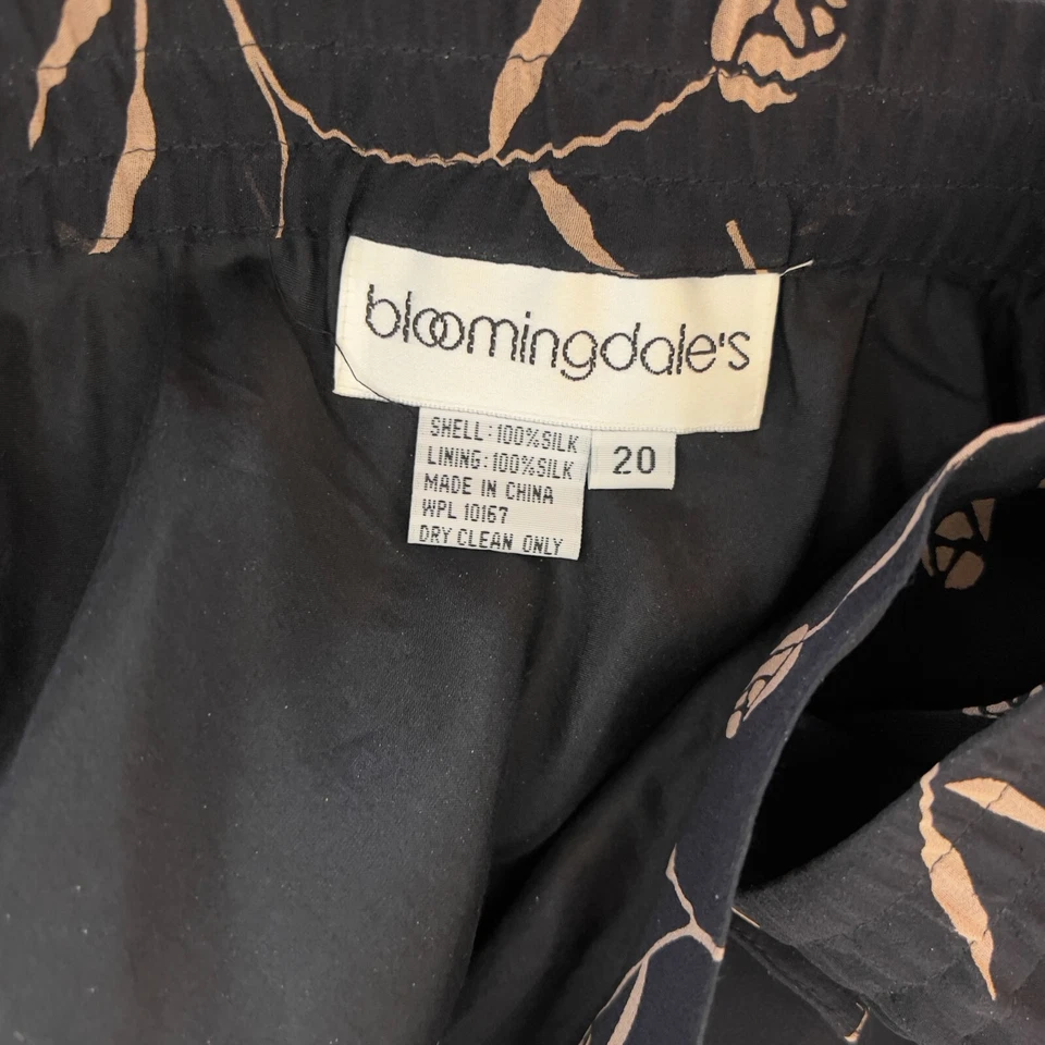 Bloomingdales 100% Silk Knee Length Skirt Silk Lining Black Floral Size 20 Zip - Image 4 of 4