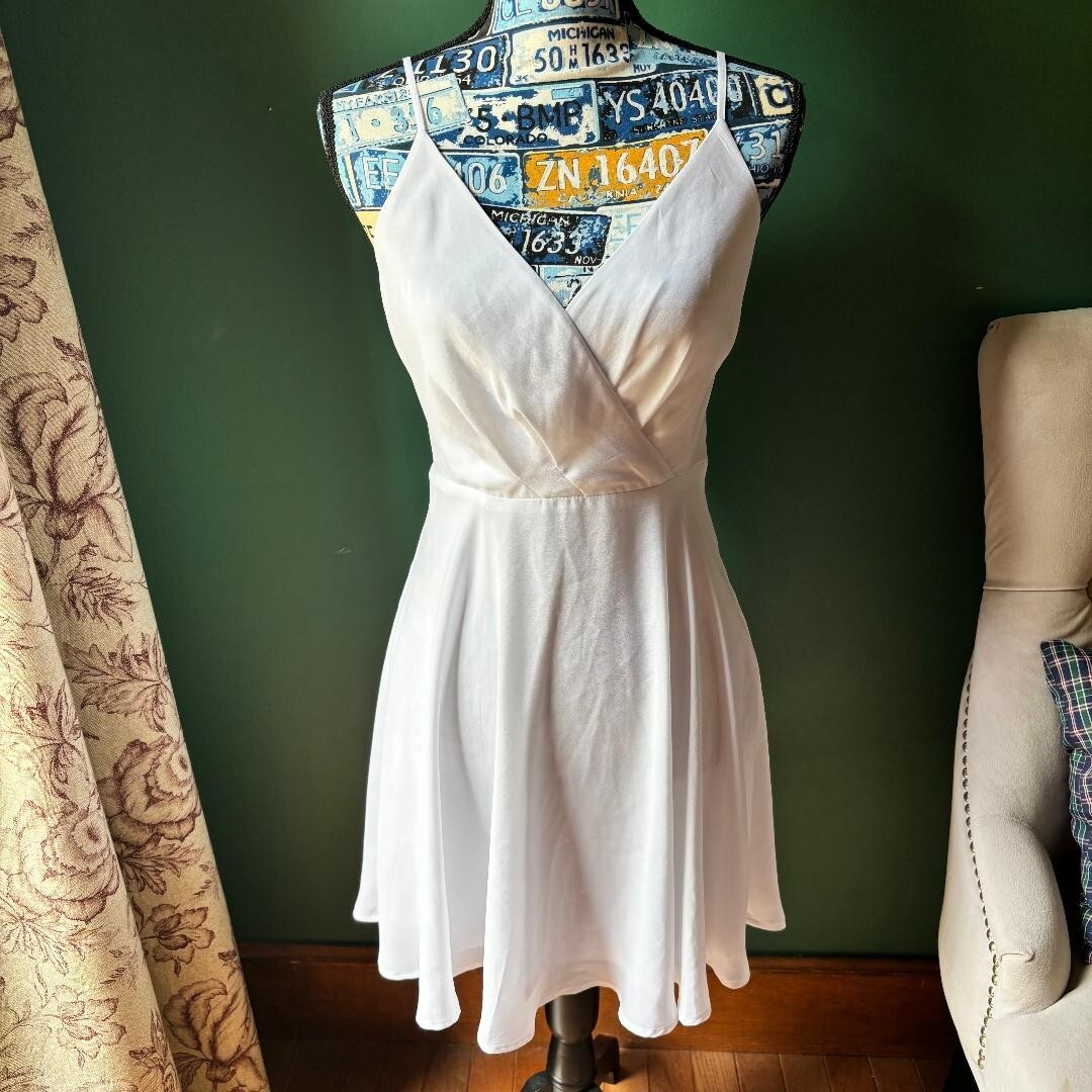 Express White Sleeveless Mini Dress Lined Size XS Adjustable Straps Express White Sleeveless Mini Dress Lined Size XS Adjustable Straps