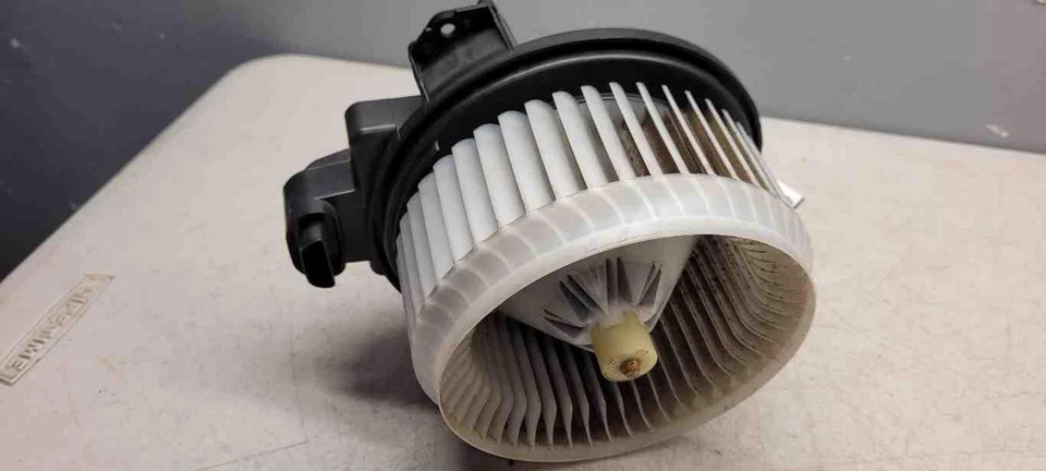 ✅ Toyota Corolla 2017 soplador motor OEM Foto 3 de 4