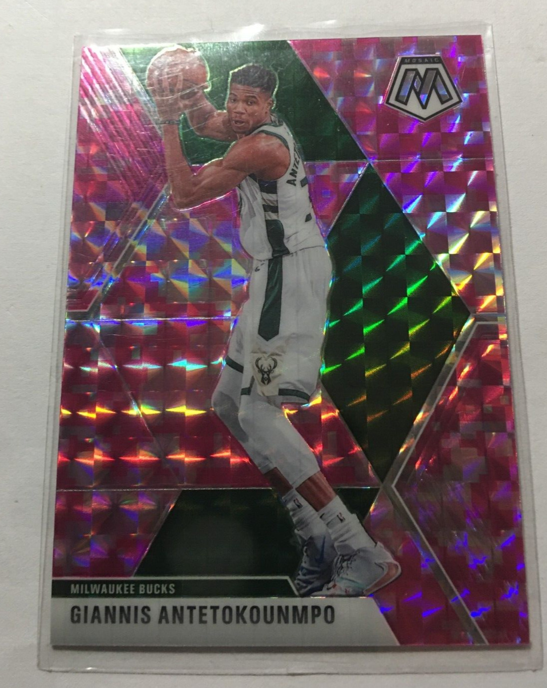 2019-20 PANINI MOSAIC GIANNIS ANTETOKOUNMPO #75 PINK CAMO MOSAIC PRIZM! BUCKS