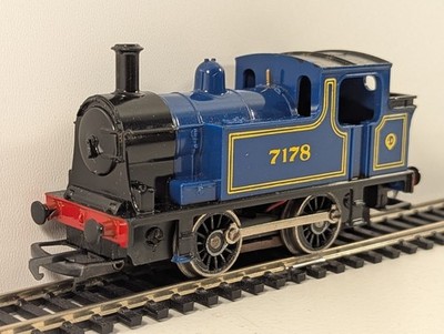 Hornby R255 OO Spur 0-4-0 Industrie-Tanklok 7178