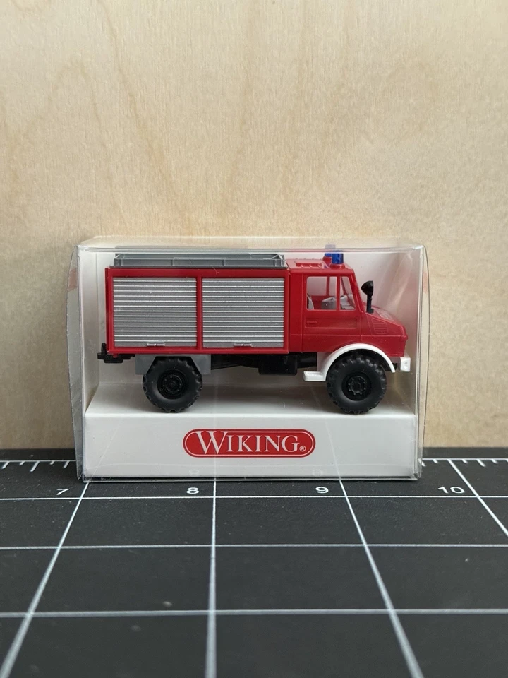 WIKING 6220022 Fire Department MB Unimog TLF 8/18 (Feuerwehr) - 1:87/HO - Image 3 of 4