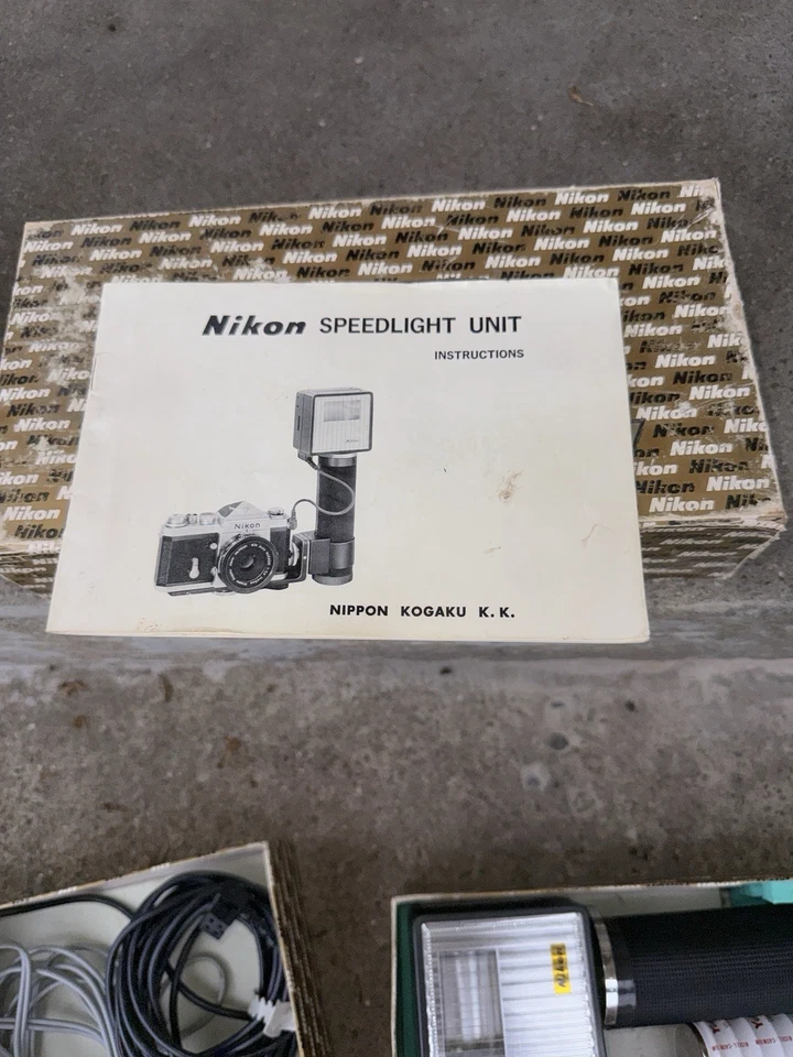 Used Nikon SA-1 AC Speed Light Unit with Charger - Image 2 of 4