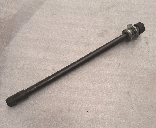 E2. Yamaha XVS 1100 VP16 Dragstar Classic 2002 Steckachse hinten Hinterrad Achse