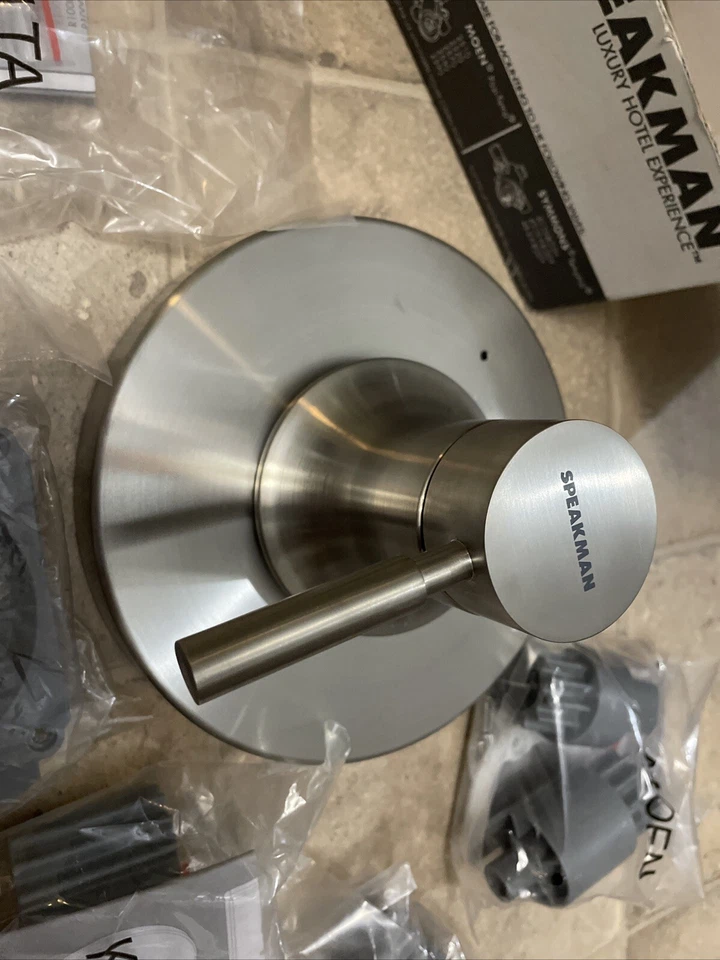 Borde de válvula universal Speakman CPT-1000-UNI-BN Neo, níquel cepillado Foto 2 de 4