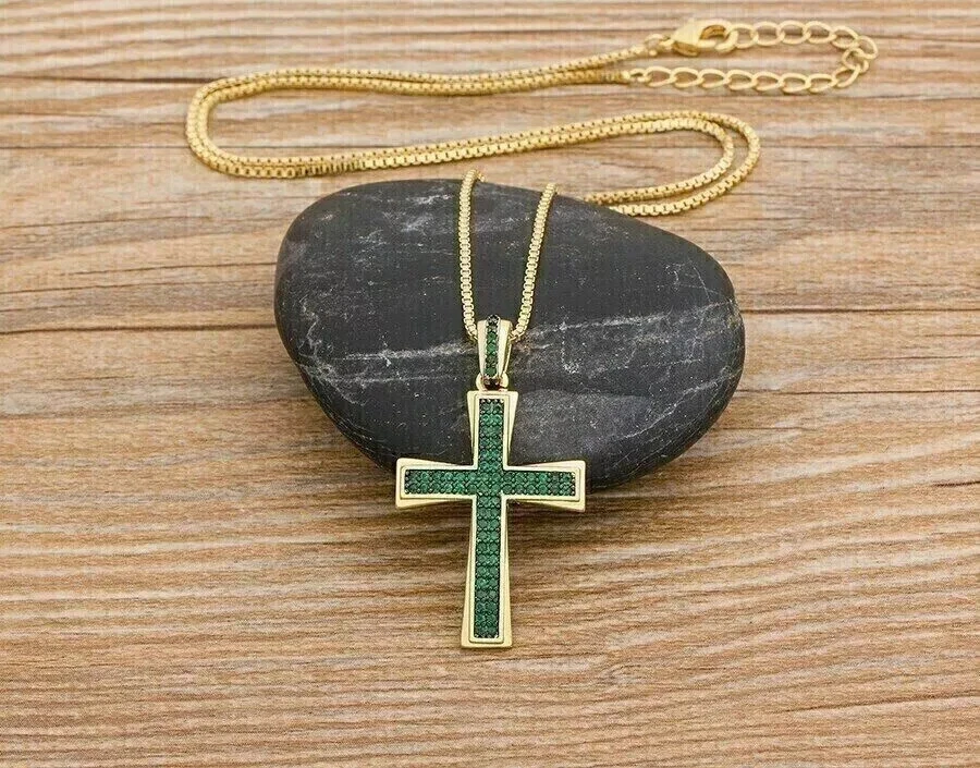 Pingente cruz feminino esmeralda corte redondo 2 quilates criado em laboratório folheado a ouro amarelo 14k - Imagem 2 de 4