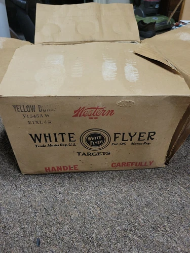 VINTAGE 1960s CASE 135 WESTERN WHITE FLYER CLAY PIGEONS SKEET TARGETS YELLOW