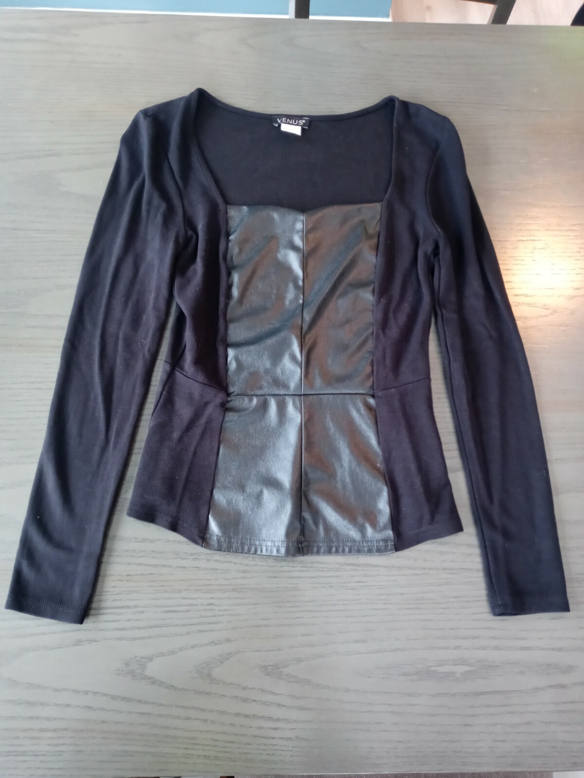 Venus Sportswear Women's Black Long Sleeve Peplum Top Size 4 Mint