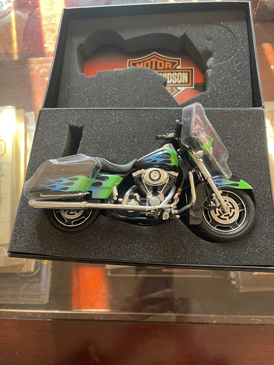 Harley Davidson 2008 FLHX Street Glide. 1/12 BY DIECAST PROMOTIONS