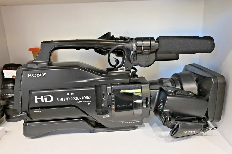 Sony HXR-MC2500E  FULL HD Camcorder Händler GUT - Bild 3 von 3
