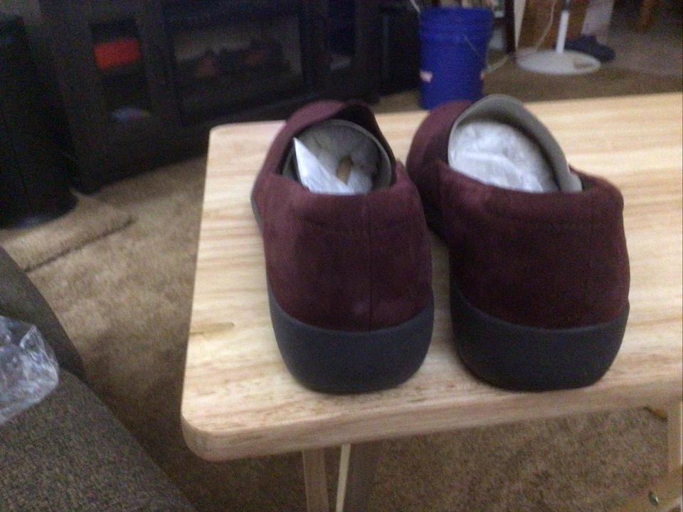Easy Spirit Women's Karintia Wine Color Suede Slip On Shoes Size 8M New In Box - Image 2 of 3