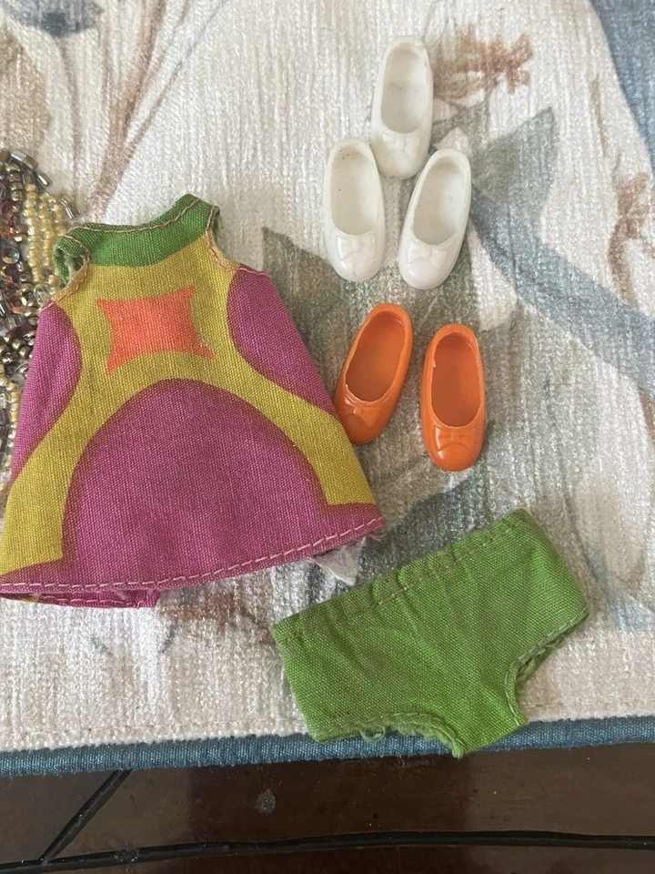 VESTIDO VINTAGE BARBIE TUTTI CHRIS, PANTALONES CORTOS Y 2 PARES DE ZAPATOS JAPÓN Foto 2 de 4