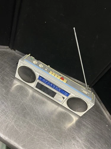 Vintage 1980s Sony radio boombox Model CFS-250