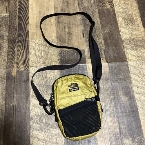 Sac à bandoulière Supreme X The North Face SS18 métal doré côté
