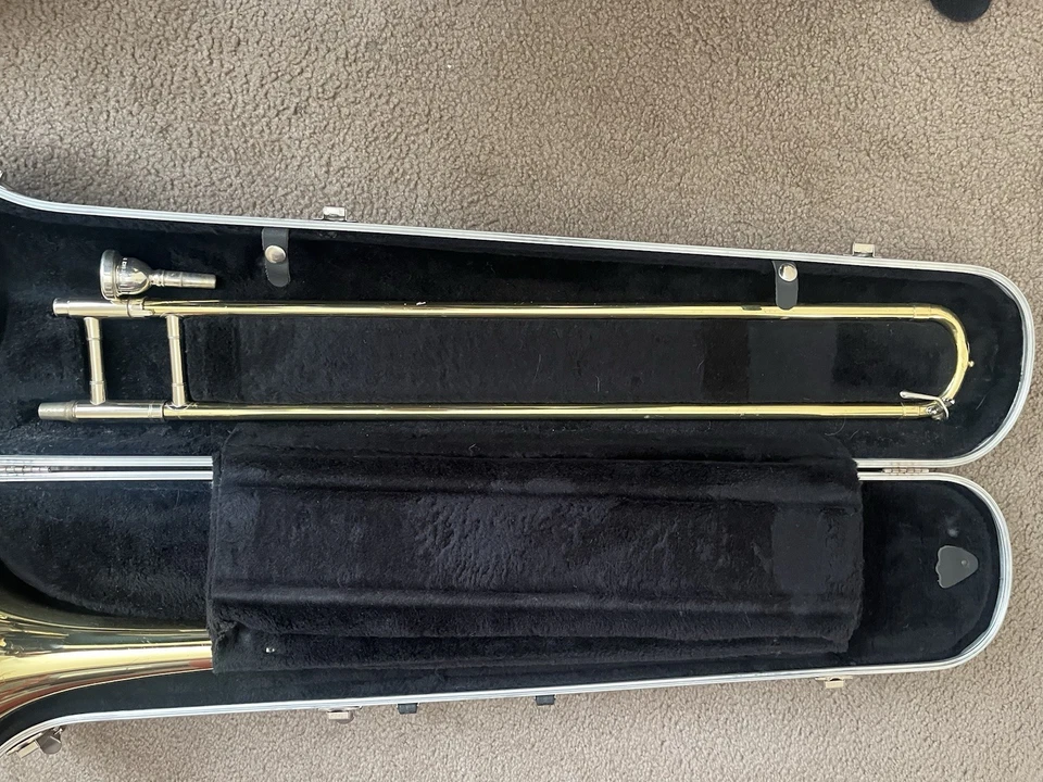 Bach USA Student Brass Tenor Trombone - Pre-Owned w/ Original Case. - image 3 of 4