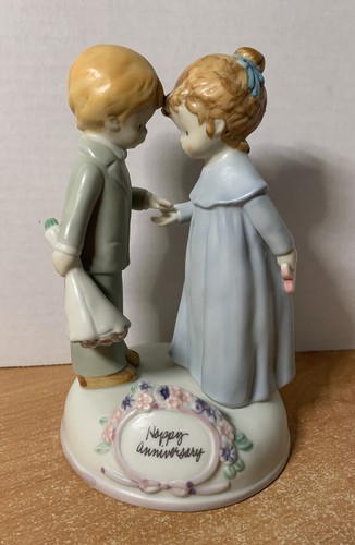 Estatuilla abrigo con capucha de invierno para niña Enesco Kinka 117455 Japón 1988 Raecath 8,5" - Imagen 9 de 10
