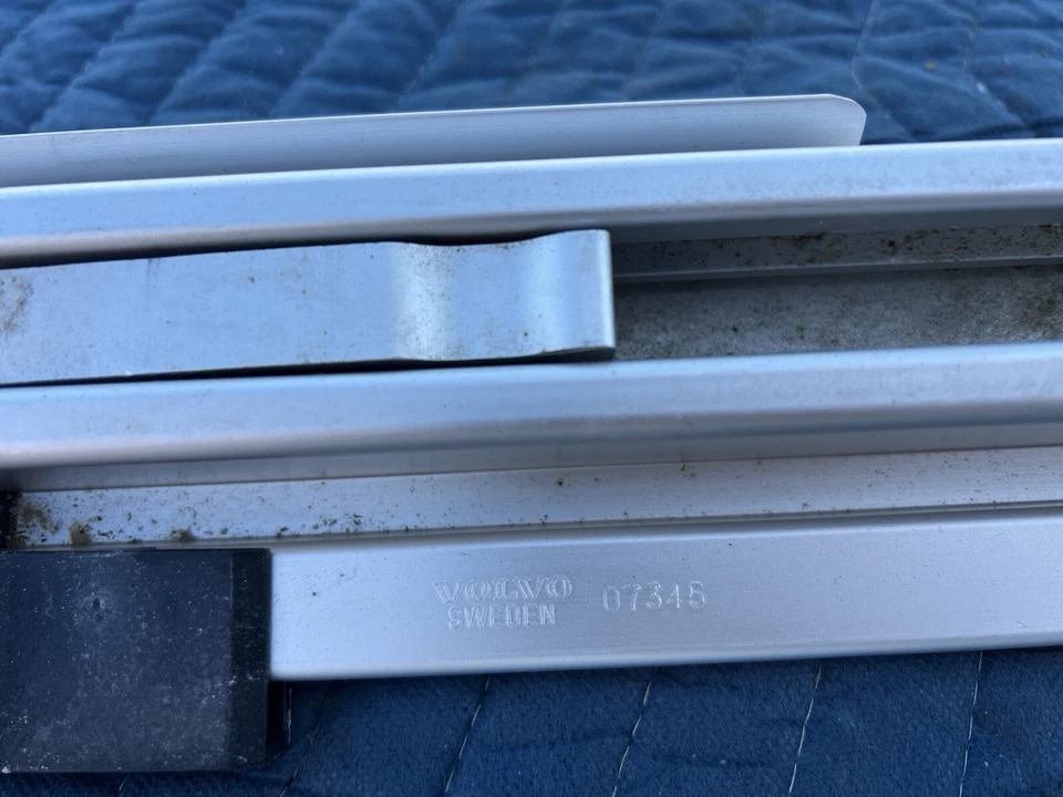 Volvo XC70 2008-2015 maletero trasero panel de almacenamiento rieles izquierda derecha OEM #4307E Foto 4 de 4