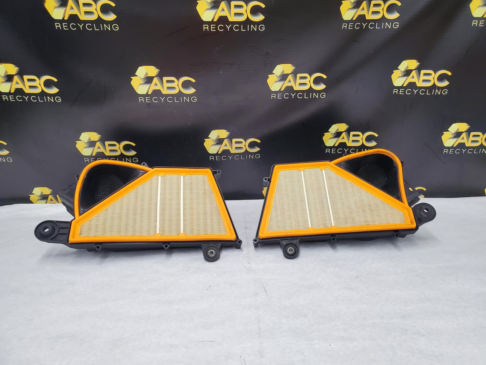 2007 Bentley Flying Spur Lower Air Intake Filter Housing Set Left Right OEM 2007