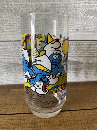 Vintage 1983 Handy Smurf And Baker Smurf 2 Glasses Lot - Picture 2 of 4