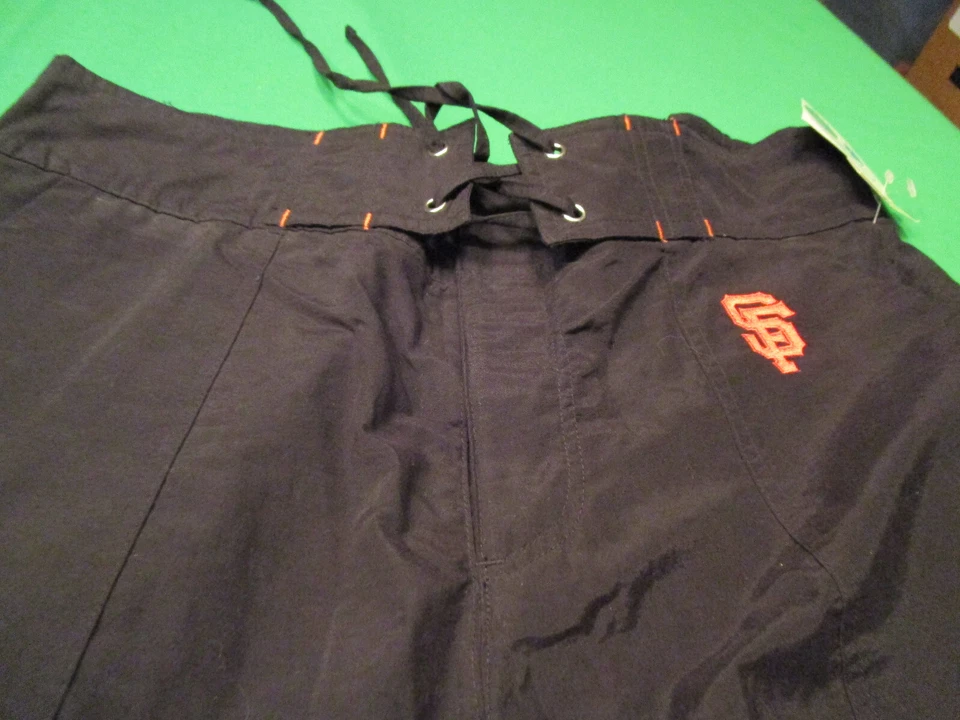 PANTALONES CARGO RECORTADOS NEGROS GRANDES NUEVOS CON ETIQUETAS MLB SAN FRANCISCO GIANTS PARA MUJER Foto 2 de 4