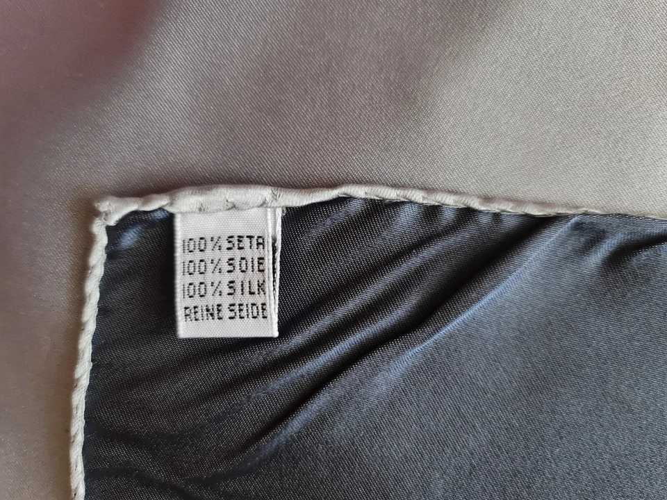 BUFANDA VINTAGE AUTÉNTICA SATINADA PLATA SEDA HOMBRE 12" BOLSILLO CUADRADO PEQUEÑO Foto 2 de 2