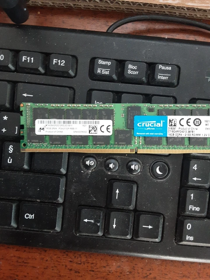Server Ram Modello Crucial Ct16G4Rfd4213.36Fb1 16Gb Ddr4 2133Mhz Ecc Reg - Immagine 2 di 4