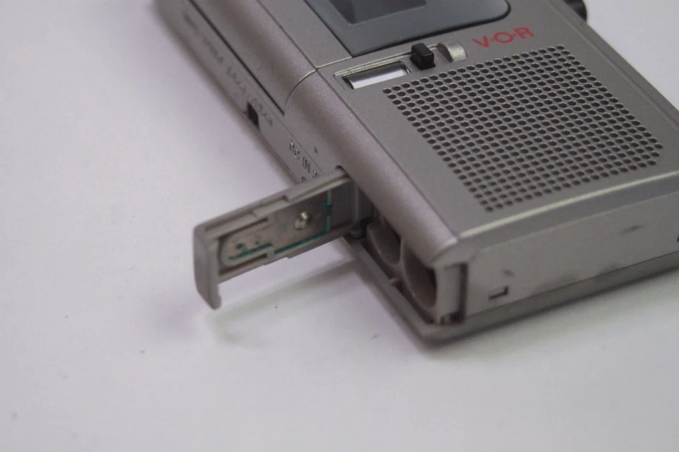 Grabadora de voz Sony M-570V microcassette ANTES astilla sin probar para piezas Foto 2 de 4