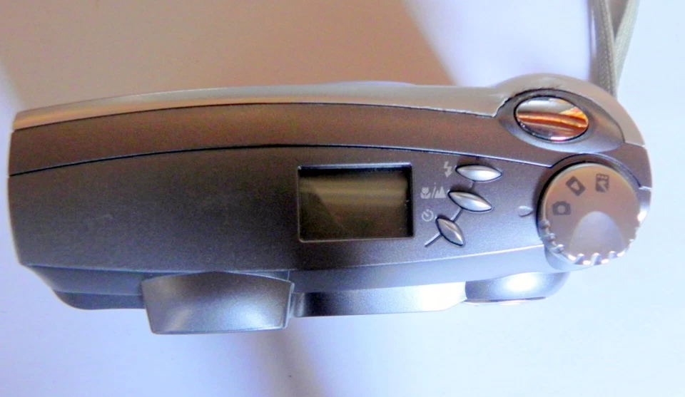 Kodak EasyShare DX4900 4MP Digitalkamera - 2x opt. Zoom Silber leicht beschädigt - Bild 3 von 4