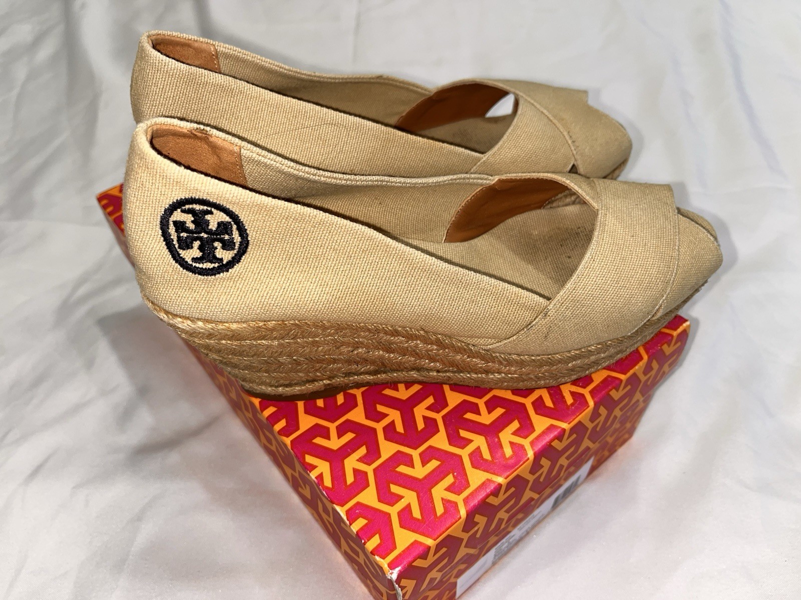NIB Tory Burch Filipa Espadrille wedge criss cross heel shoe. Oatmeal. Size 8