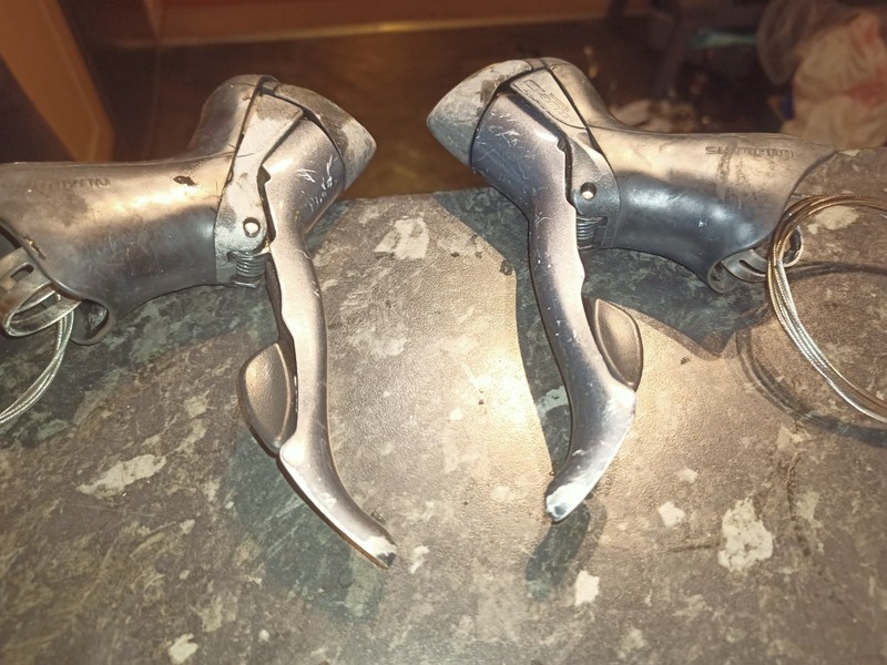 PAIR SHIMANO CLARIS ST 2400 8 x 2 SHIFTERS NEW CABLES