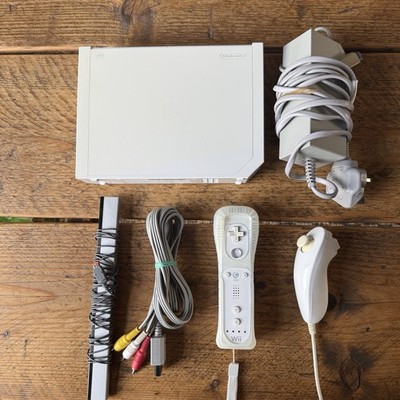 Nintendo Wii Konsole mit Full Set Up - Remote Nunchuk alle Kabel getestet funktioniert
