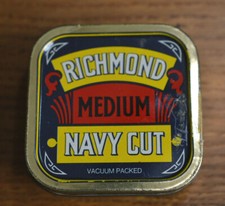 2 . )) ALTE BLECHSCHACHTEL - RICHMOND MEDIUM NAVY CUT