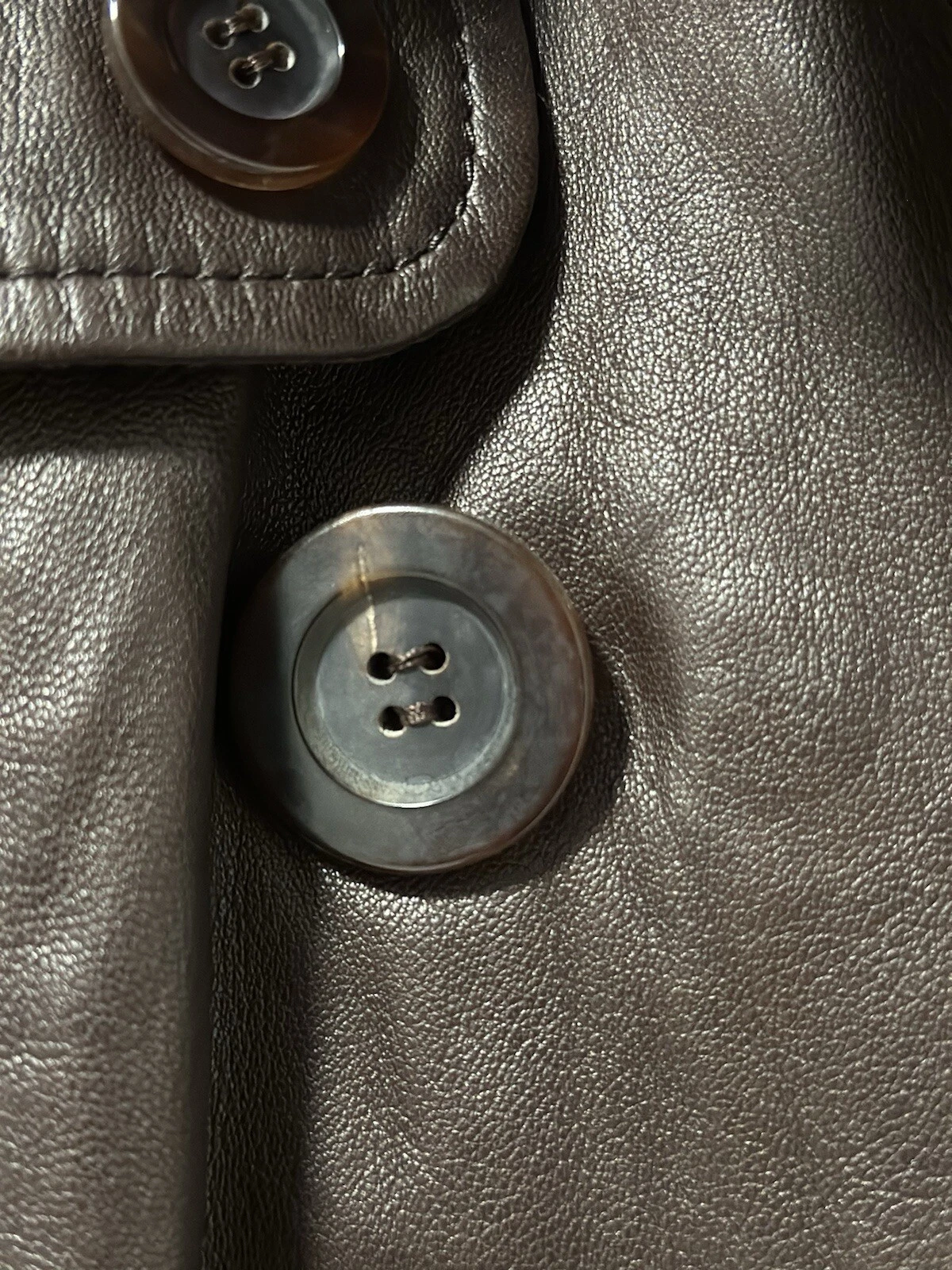 Trench cappotto Moschino economico e chic in pelle doppiopetto marrone taglia 42