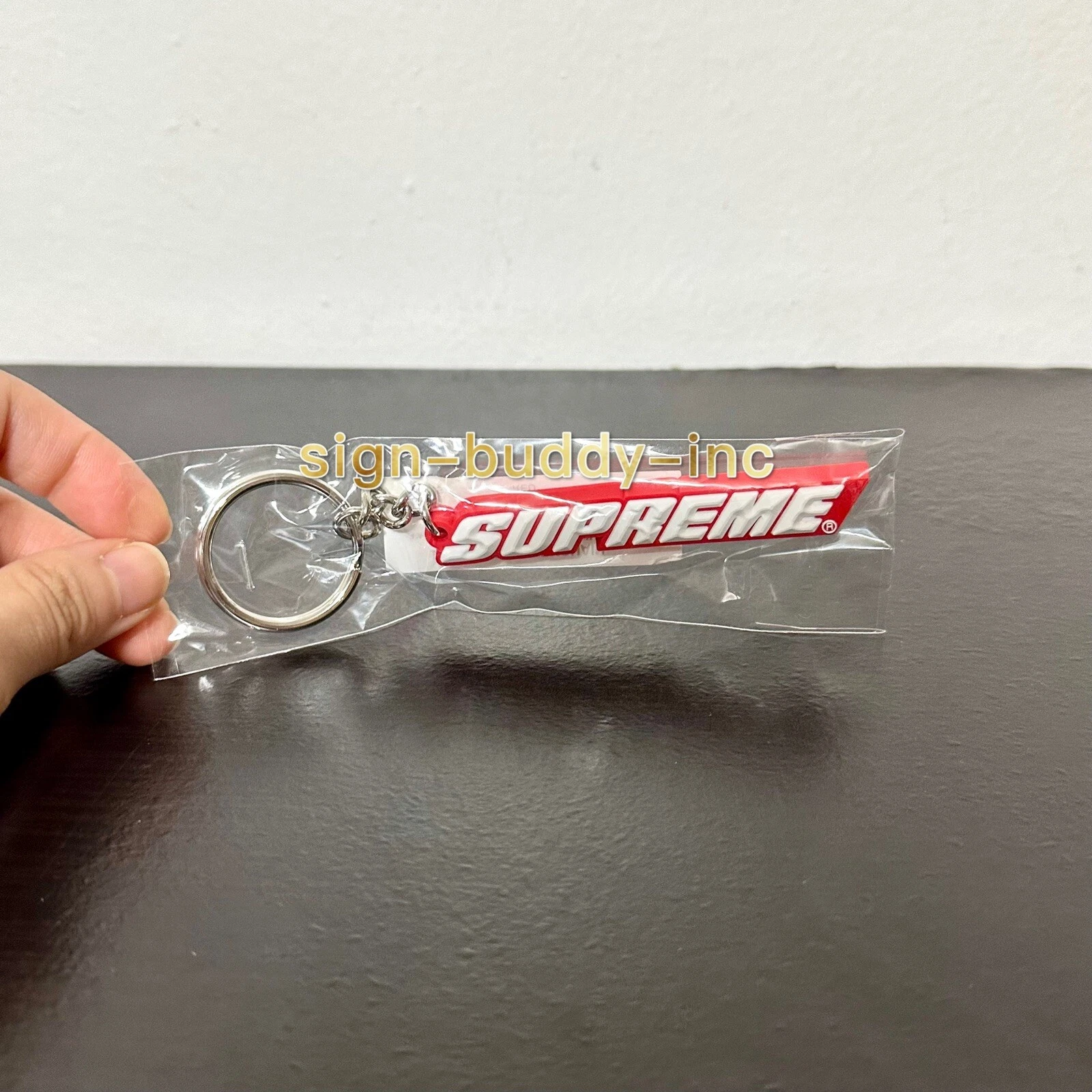Porte clés Supreme New York logo biseauté rouge SS18 neuf