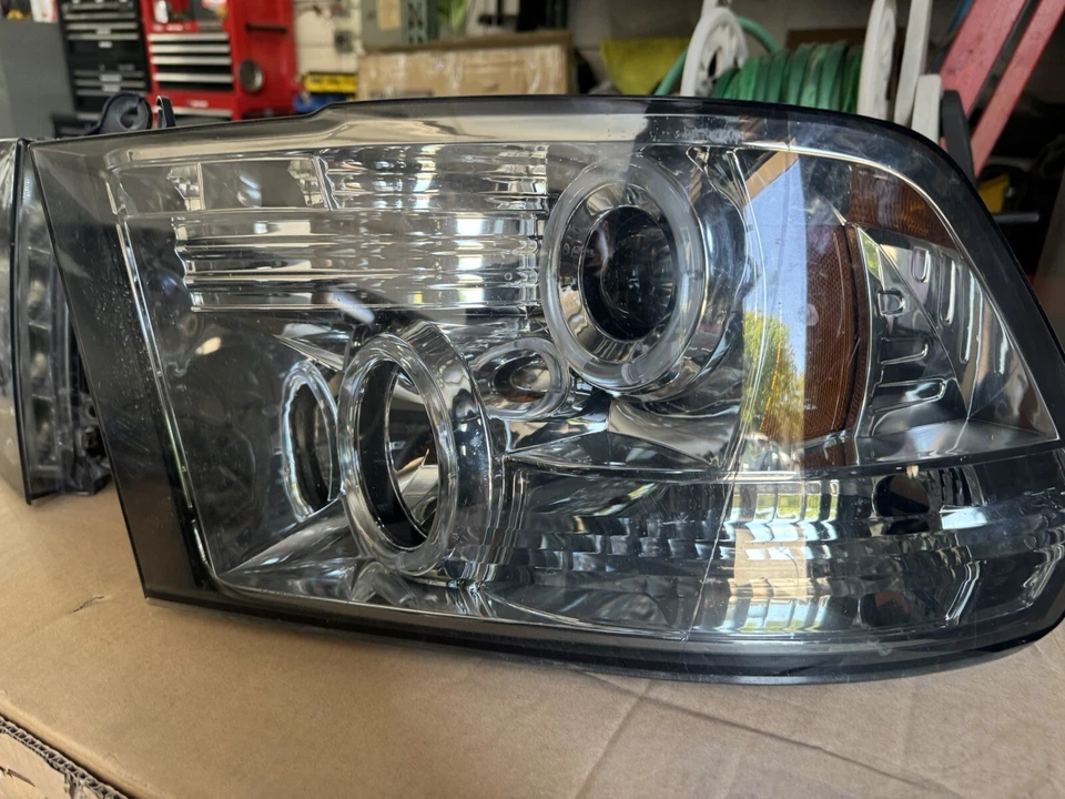 Faros Ram Custom 2009-2018, xenón, LED Foto 3 de 4