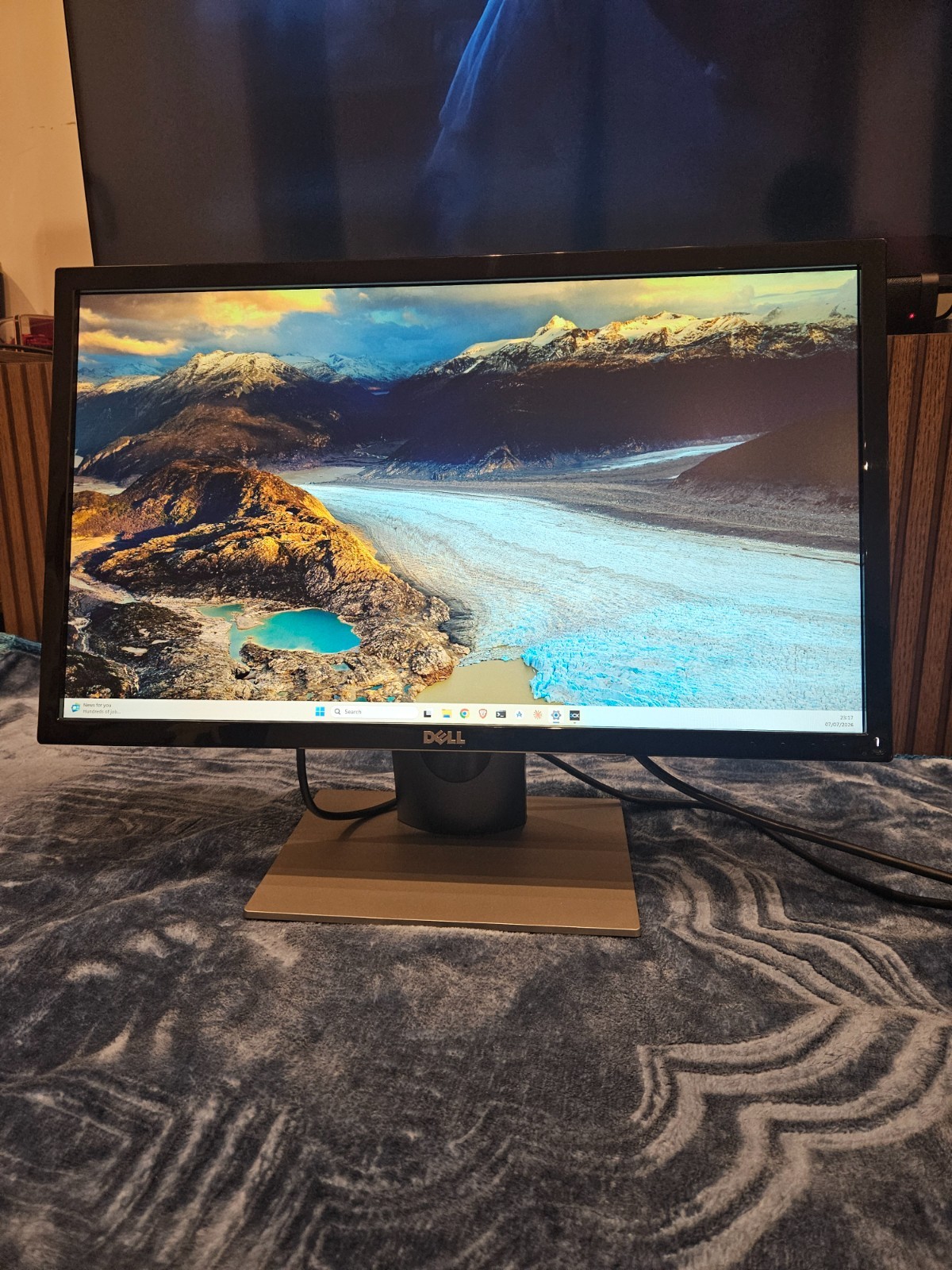DELL SE2417HGX Monitor 24" 1920 x 1080 Full HD LCD Flat Panel VGA and Dual HDMI
