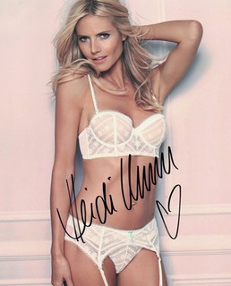 Autographed Heidi Klum Super Model 8 x 10 Photo Signed with COA