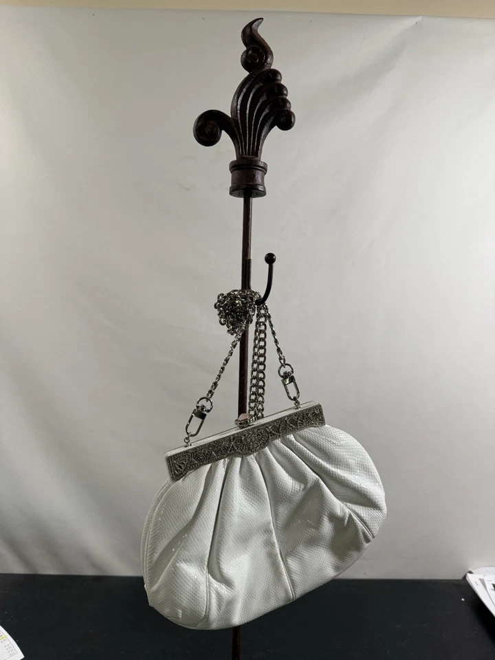 SOPORTE DE EXHIBICIÓN ANTIGUO ORNAMENTADO de hierro fundido de 30"; sombreros, carteras, coronas... en muy buena condición Foto 3 de 4