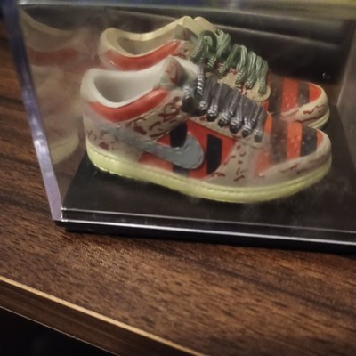 Nike SB Dunk Low Mini Sneaker Freddy Krueger Display Box