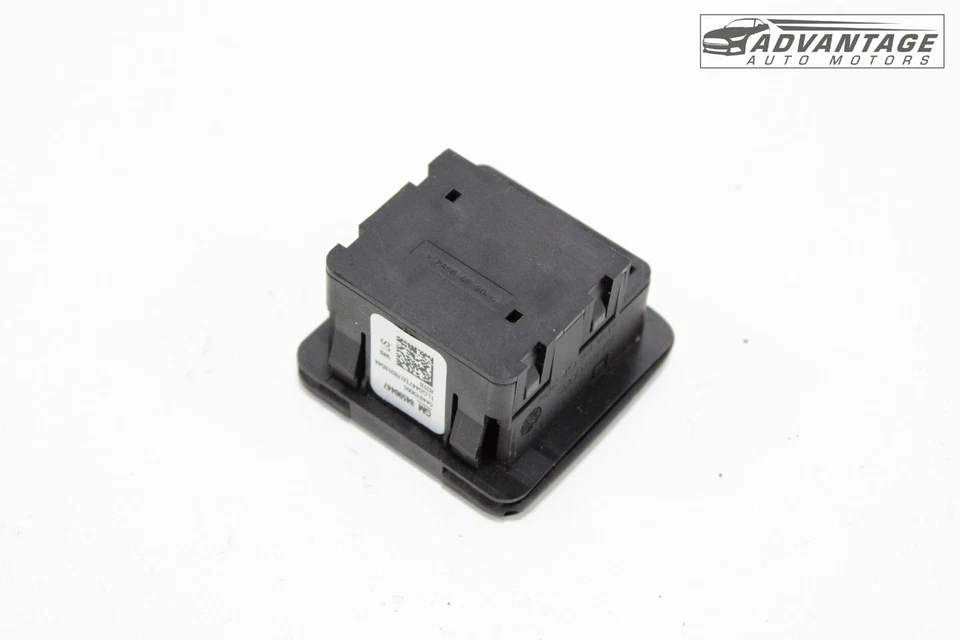 2019 CHEVROLET SILVERADO 1500 LD CENTER CONSOLE REAR POWER OUTLET SOCKET OEM - Image 4 of 4