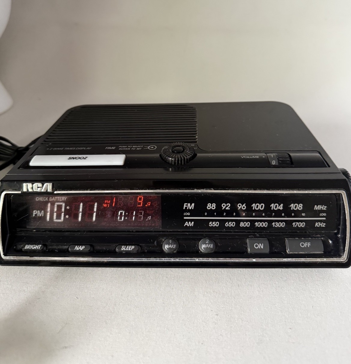 Vintage RCA RP-3690A AM/FM Digital LED Clock Radio Dual Alarm TESTED WORKING