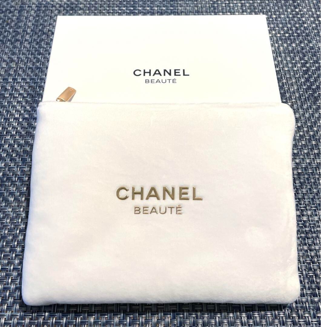 CHANEL BEAUTE Pouch Holiday 2024 limited White Gold VIP GIFT
