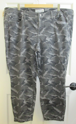 Torrid Gray Camo Crop Jeans Womens Size 24 44x25 Tapered Stretch
