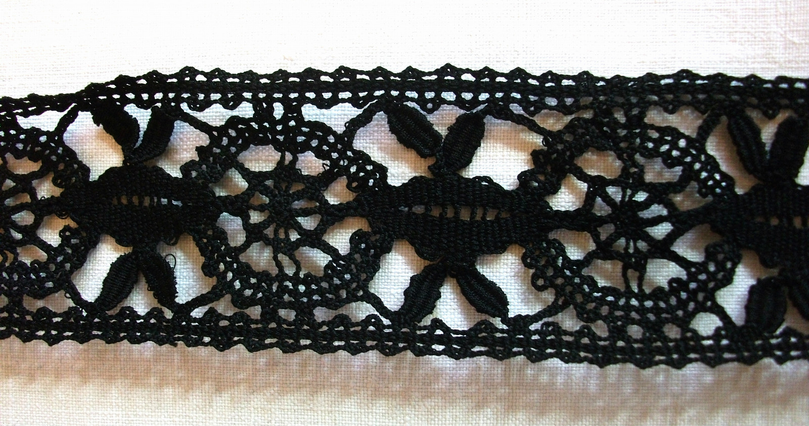 7M00 De Bella Guipur Negra Antigua Ancho 4,5 Cm