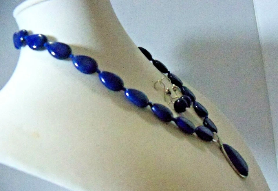 美丽的蓝色青金石手工打结吊坠和耳环 #18 — 第 3/4 张图片