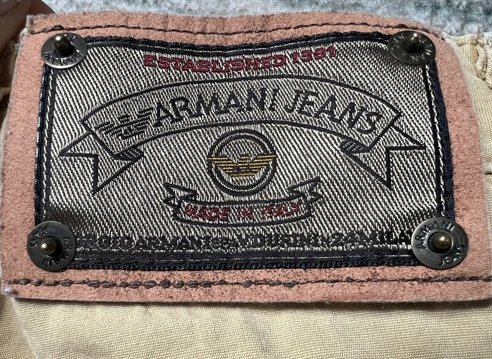Pantalones chinos Armani Jeans para hombre 26 regulares rectos beige algodón caqui Foto 2 de 4