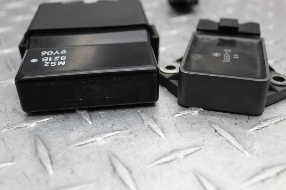 1990 HONDA CBR1000F ECU CDI CONTROLADOR DE COMPUTADOR/RETIFICADOR E SENSOR DE SINAL - Imagem 4 de 4