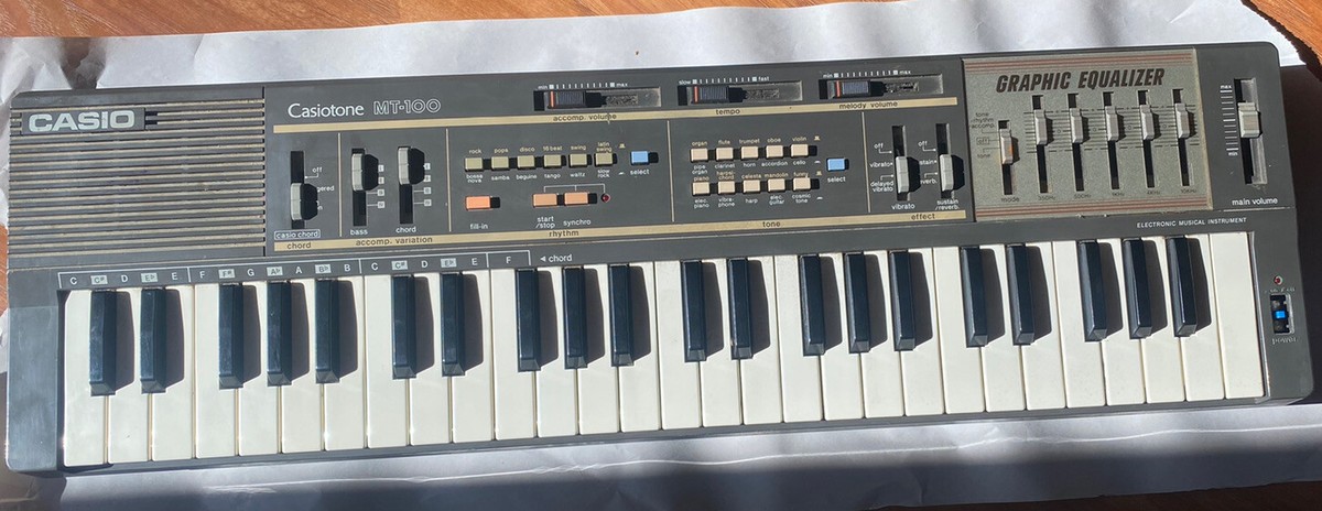 Vintage 1985 Casio Casiotone MT-100 Keyboard Synthesizer